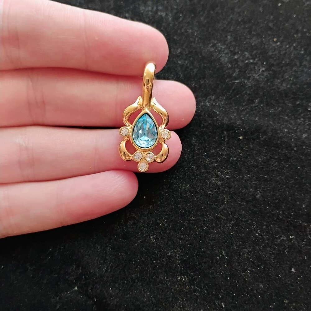 Blue stoned Marvella pendant